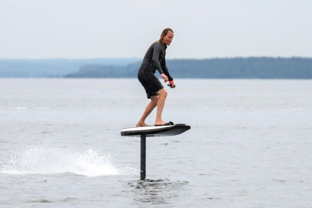 Agua nieustannie w zasięgu waszej ręki dostępna w Chałupach w @sks_surfingowyklubsportowy 🤟🏼 

A oto wspomnienia z ostatniego, intensywnego pływania po Zatoce Puckiej! 

Fot. @gonga.surf