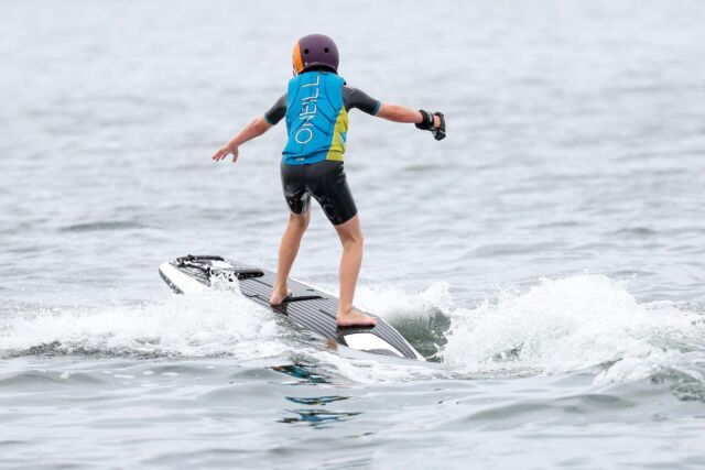 Bo deski elektryczne to zajawka dla każdego, małego i dużego!🤙🏼 

Fot. @gonga.surf 

#agua #aguasurf #wroclaw #polska #poland #surf #ejeatboard #jeatboard #efoil #foil #deskasurfingowa #surfboard #lampuga #lampugaair #awake #event #organizacjaeventow #chałupy #chałupy6 #chalupy6 #hel #półwysep #SKS #SurfingowyKlubSportowy