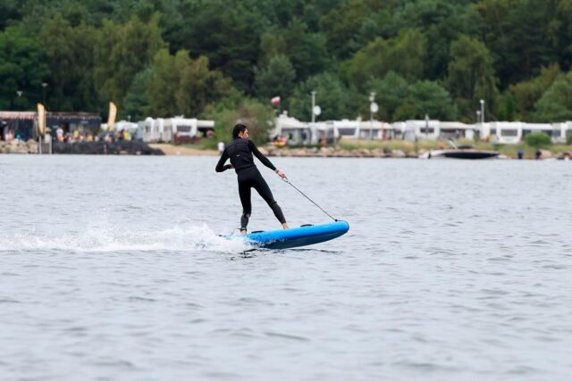 Ostatnie dni wakacji, Chałupy i słońce! 
Więcej argumentów nie trzeba, aby skorzystać z elektrycznych desek surfingowych na bałtyckich wodach🤟🏼 Fot. @gonga.surf 

#agua #aguasurf #wroclaw #polska #poland #surf #ejeatboard #jeatboard #efoil #foil #deskasurfingowa #surfboard #lampuga #lampugaair #awake #event #organizacjaeventow #chałupy #chałupy6 #chalupy6 #hel