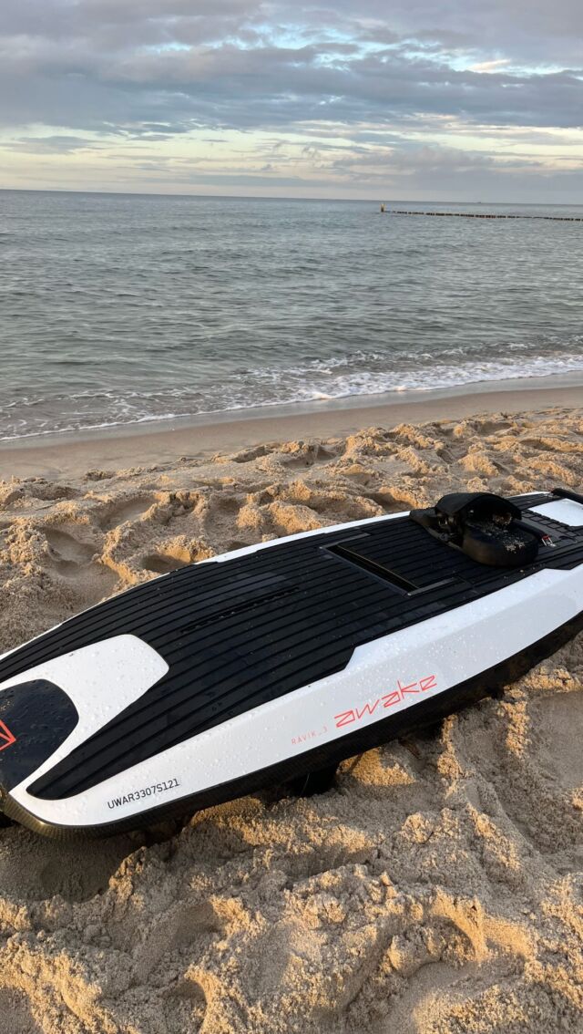 Wyobraź to sobie: Ty, deska elektryczna od Lampuga Air lub Awake, Odra i prywatne zwiedzanie Wrocławia z totalnie innej perspektywy!😎 

#agua #aguasurf #wroclaw #polska #poland #surf #ejeatboard #jeatboard #efoil #foil #deskasurfingowa #surfboard #lampuga #lampugaair #awake #event #organizacjaeventow